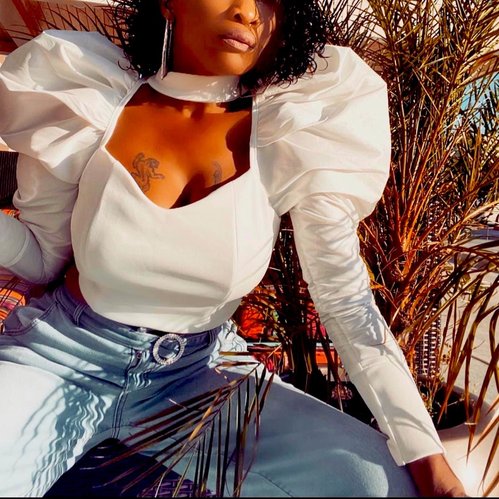 White long sleeve puff top